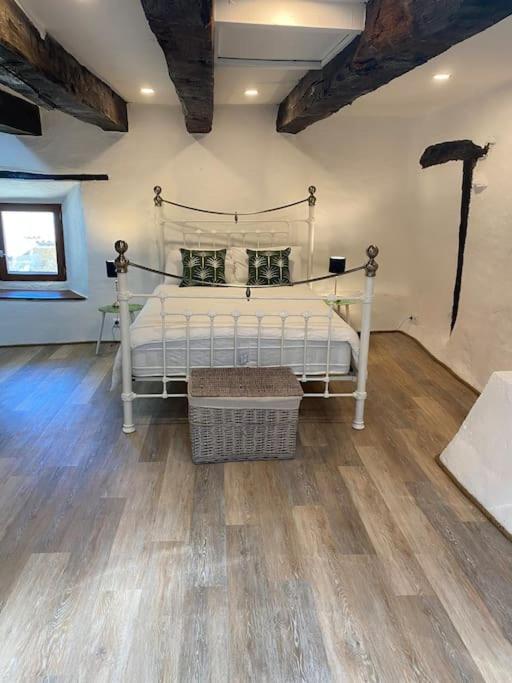 Spacious 1 Bed Home With Shared Pool Champagnac-la-Rivière المظهر الخارجي الصورة